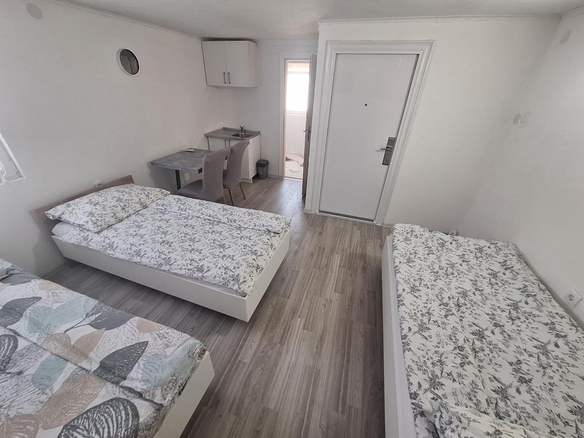 לקטסי Fly & Stay Apartments מראה חיצוני תמונה